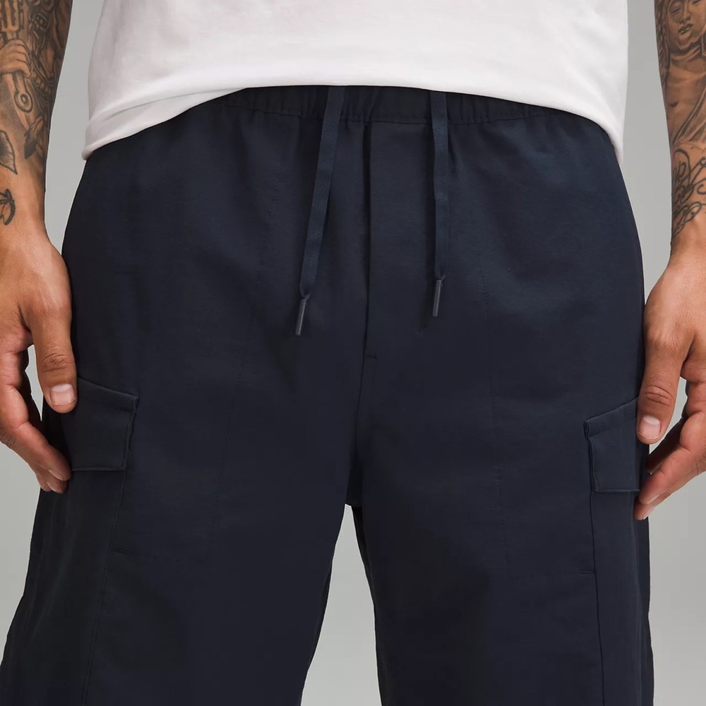 Lululemon Stretch Cotton VersaTwill Cargo Pocket Shorts True Navy (M4) - Picture 3 of 8
